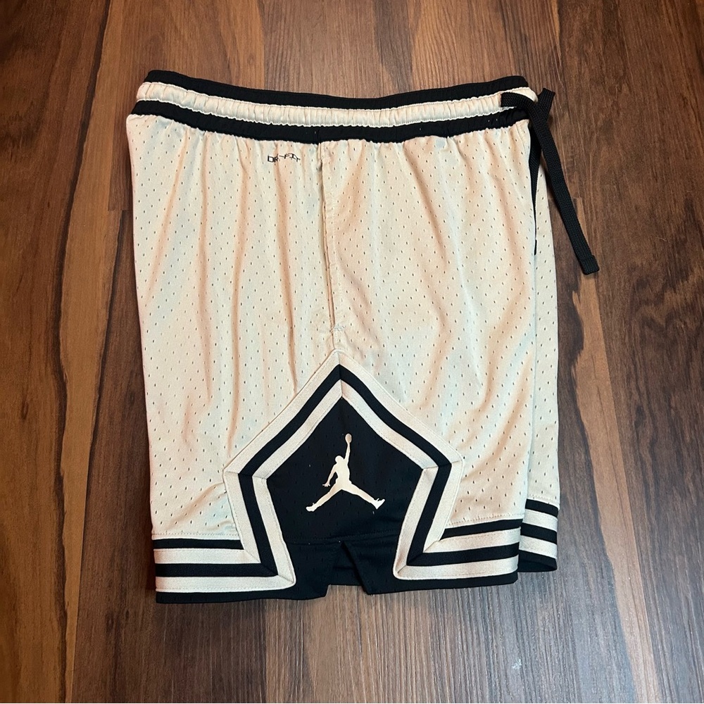 Jordan Men’s gold and Black Diamond Basketball Shorts with Jumpman